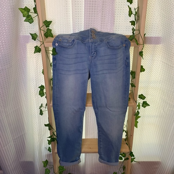 Denim - High rise, light jeans